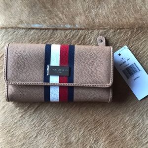 New Tommy Hilfiger Wallet